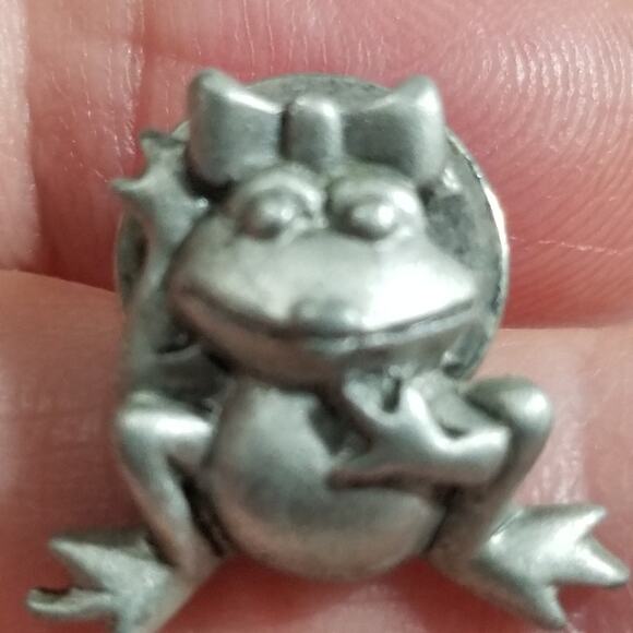 JJ pewter frog pin 6/8" girl frog pin - Picture 10 of 10